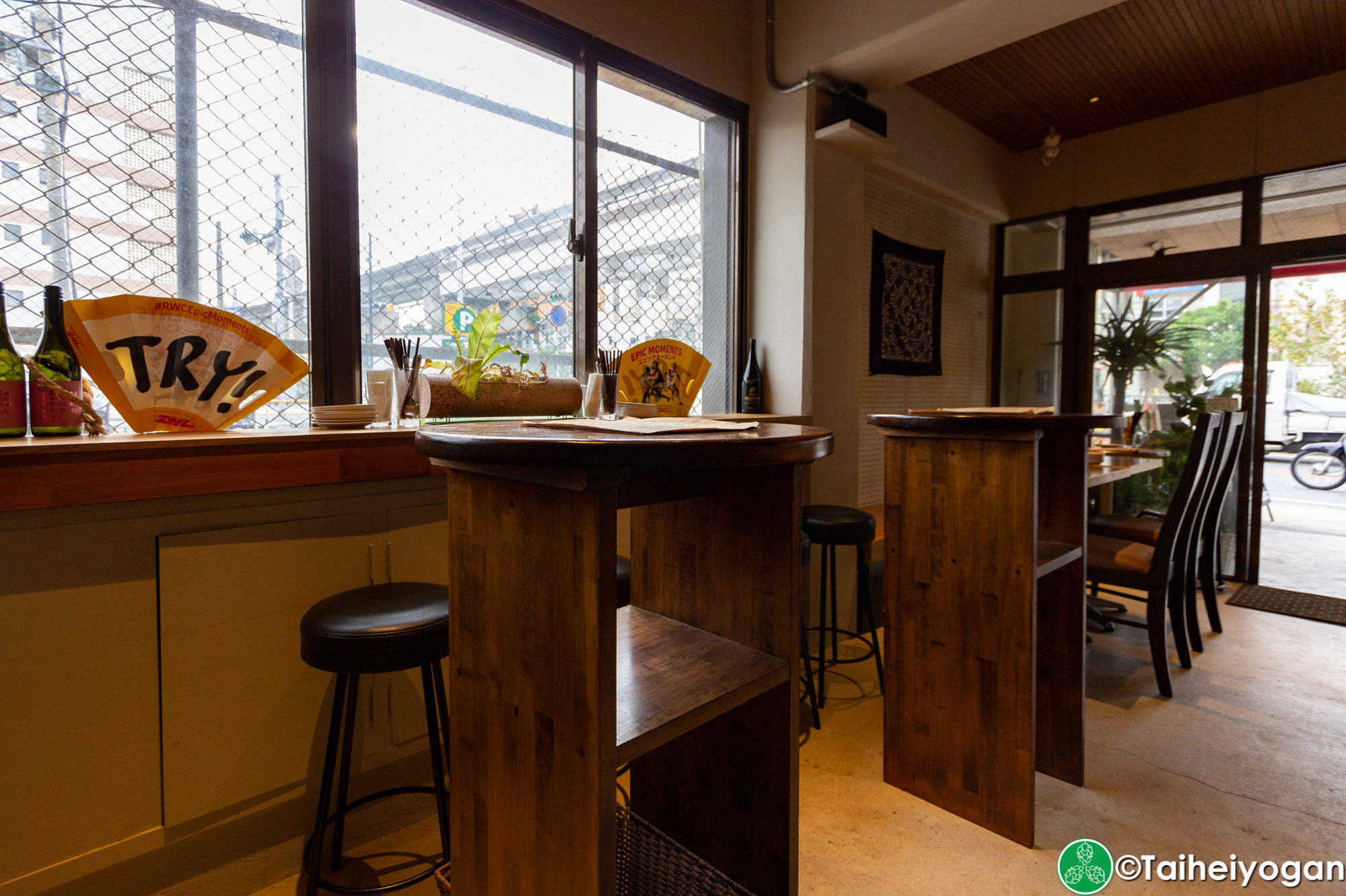 コザ麦酒工房・Koza Brewing Okinawa (那覇久茂地店・Shuri Kumoji) - Interior - Table Seating