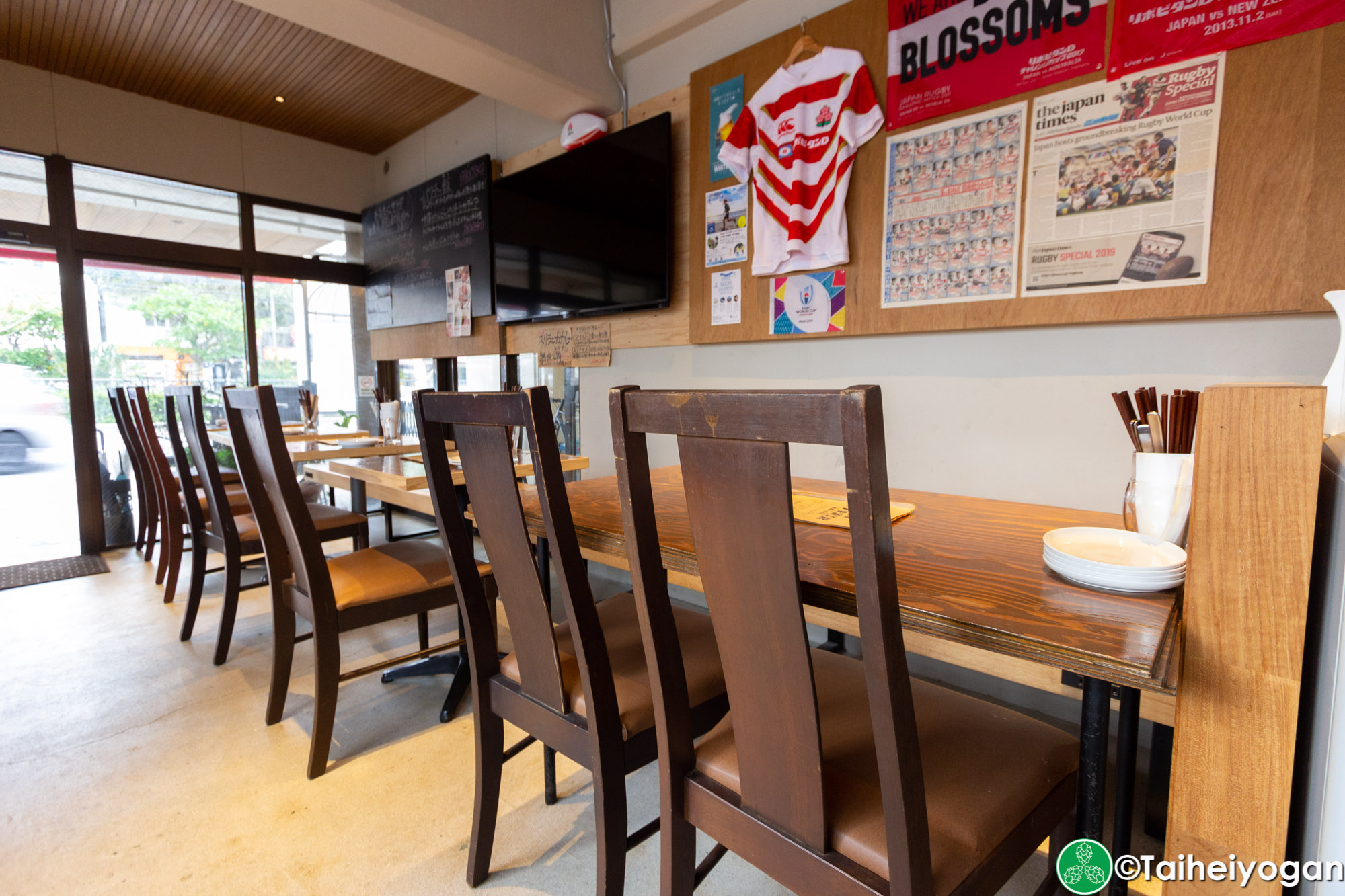 コザ麦酒工房・Koza Brewing Okinawa (那覇久茂地店・Shuri Kumoji) - Interior - Table Seating